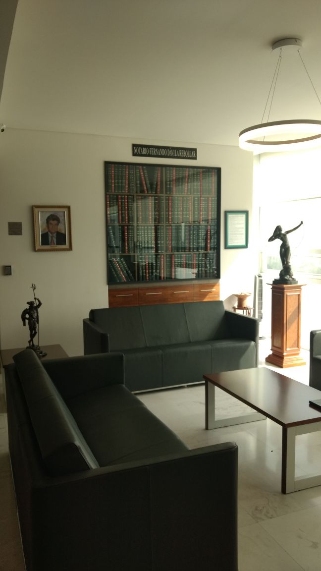 Sala de recepción de la Notaría 235